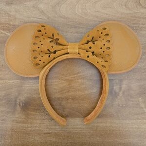 Disney Minnie Mouse Tan Faux Leather With Suede Bow